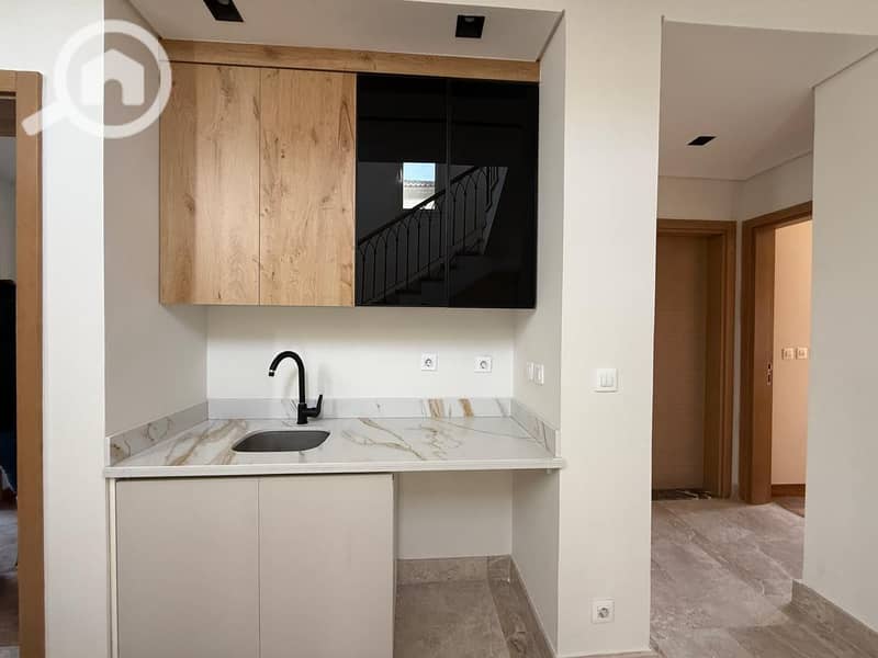 13 d5a3a2db-6c14-4b04-a3e0-64ea6a20e348. jpg