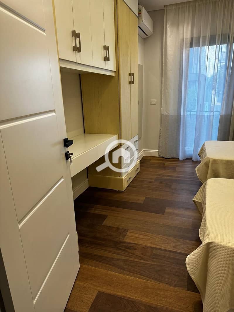 15 b2dc20ec-ad96-48e0-a851-dcf74badcb7c. jpg