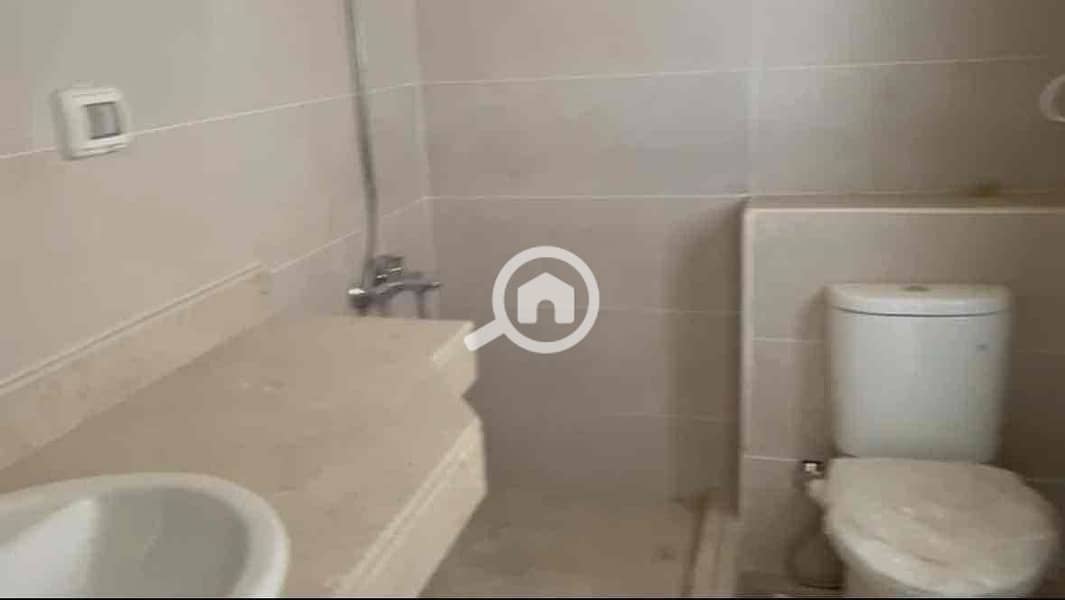 4 358a0b8c-5003-492d-947f-00b8437d4584. jpg