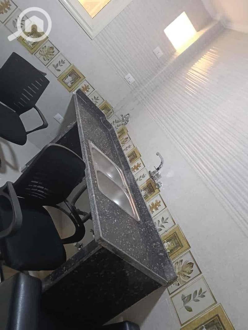 16 3f4c671e-8c90-49de-a926-1166f5a107f0. jpg