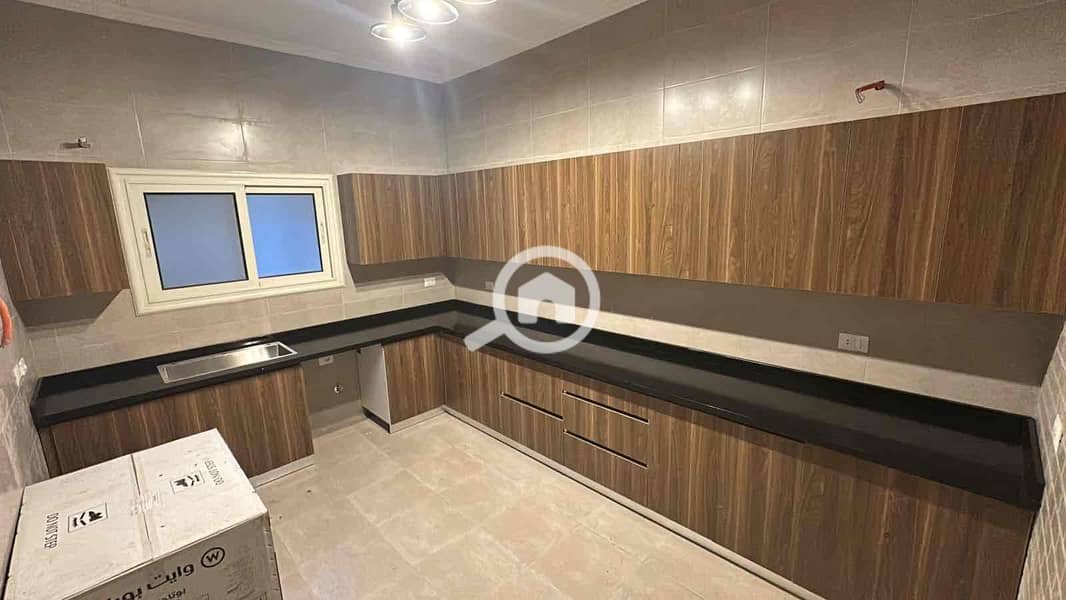 14 aeb6e281-7381-4036-9bf6-334cd30a0b17. jpg