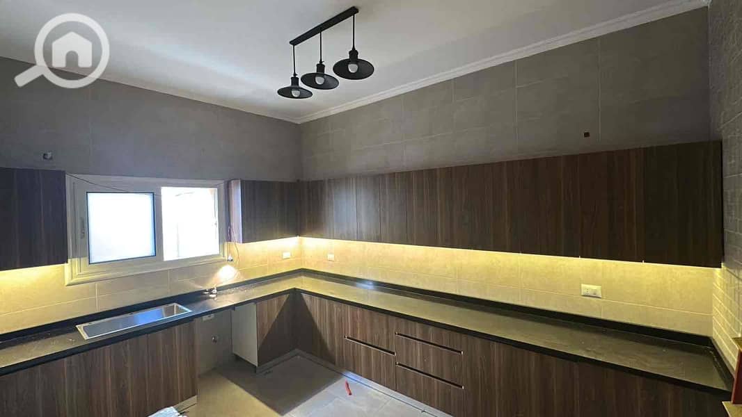 15 005594b4-826f-469a-a298-a0431abdc499. jpg