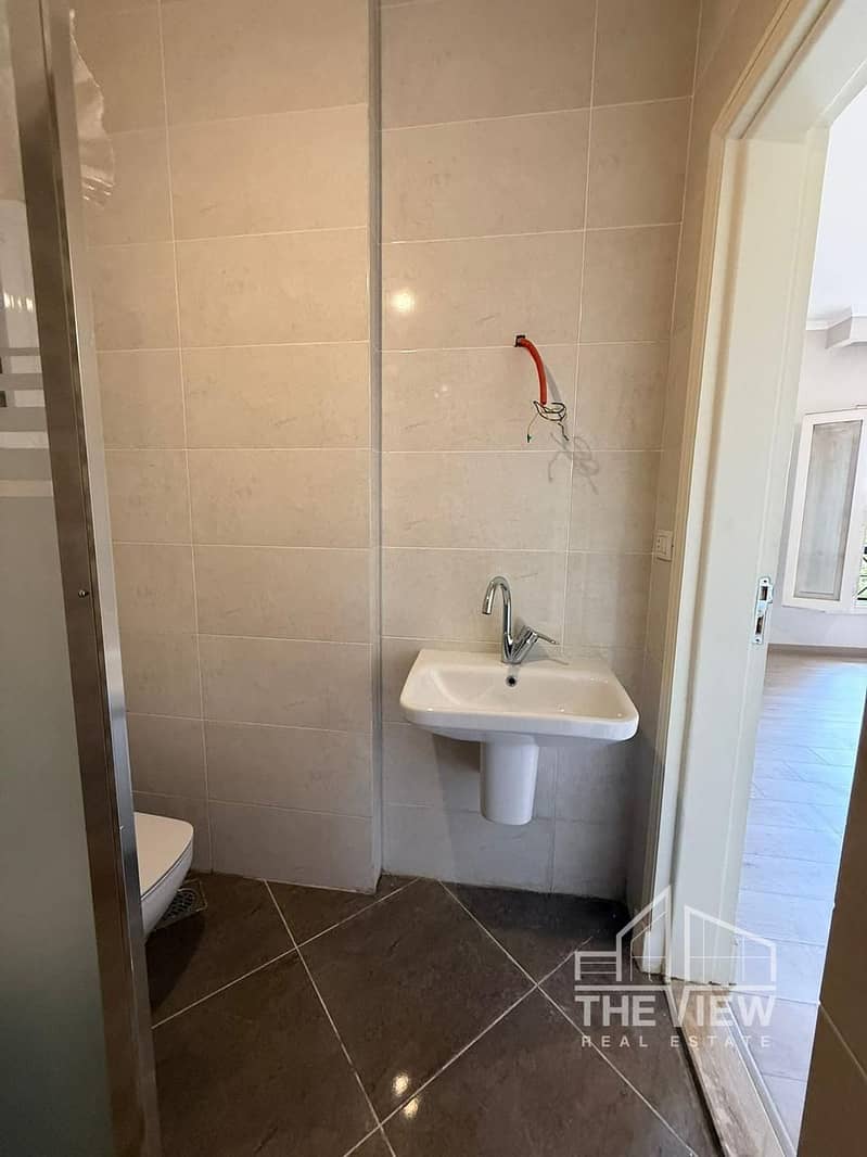 5 WhatsApp Image 2025-10-09 at 23.40. 51_5bfd1dc5. jpg