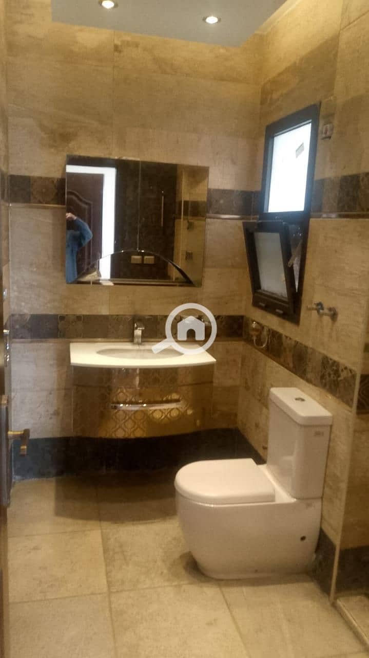 4 10b97d18-8cbb-4afa-8eec-81c2c3163f34. jpeg