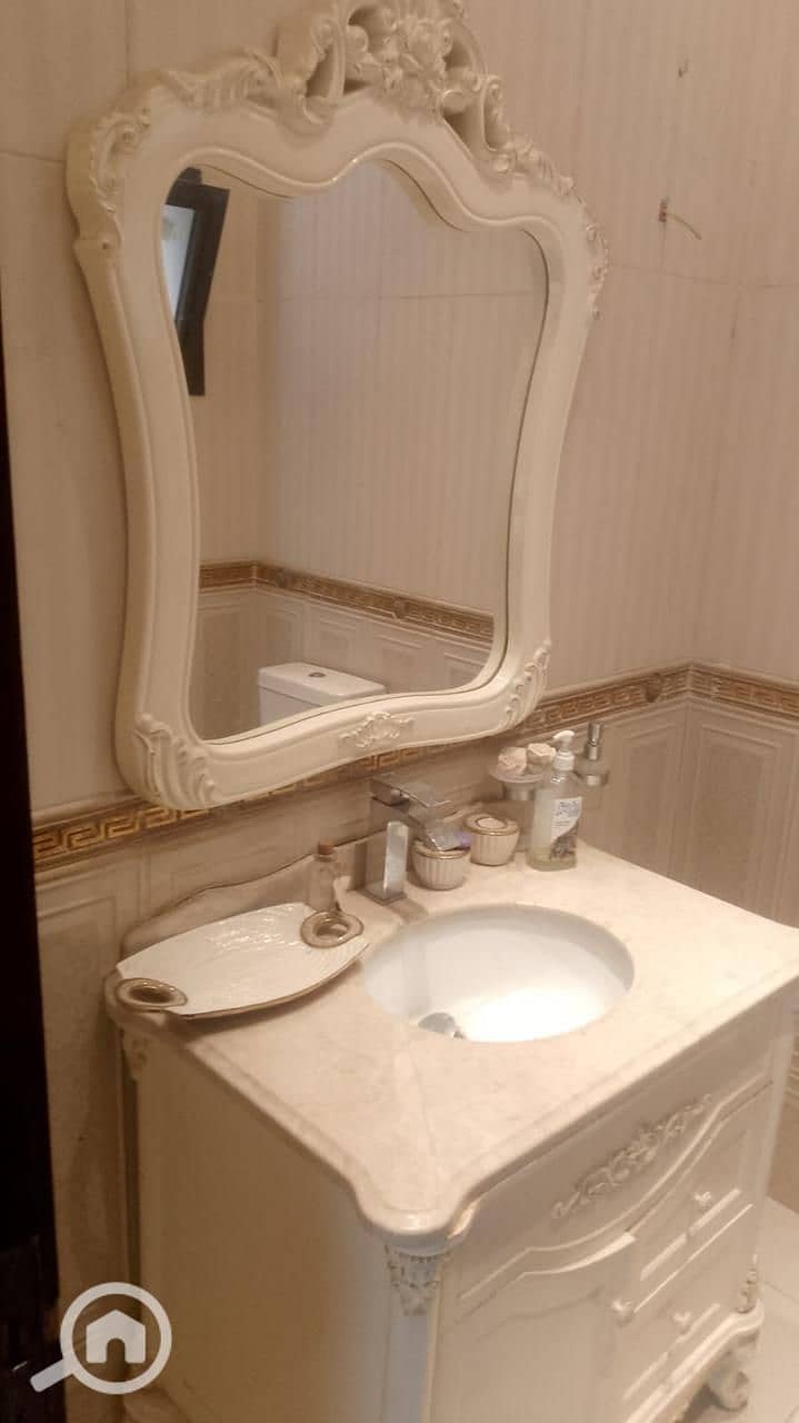 22 461e5025-3845-40b1-b5f8-b813a1f016bd. jpeg