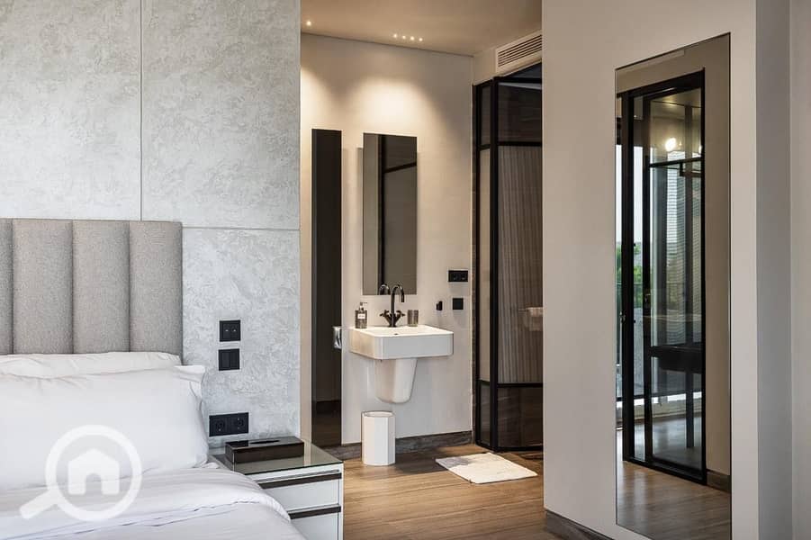 8 f23484ac-119f-4e75-9b94-5f282e6a0ef5. jpeg