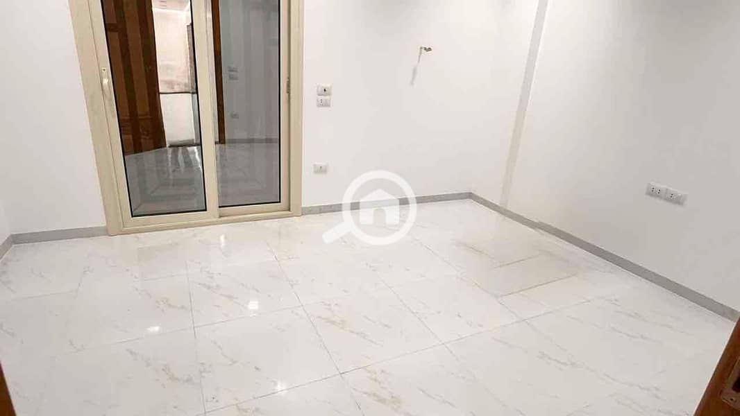 10 a6a36fb5-6296-4eca-a170-b7dfb017c1f3. jpg