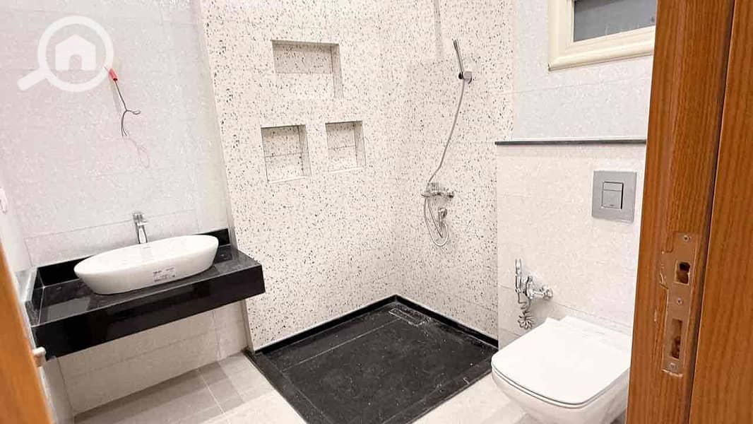 12 c19c864f-1f71-4cc1-b48c-a9e1c1091a7d. jpg