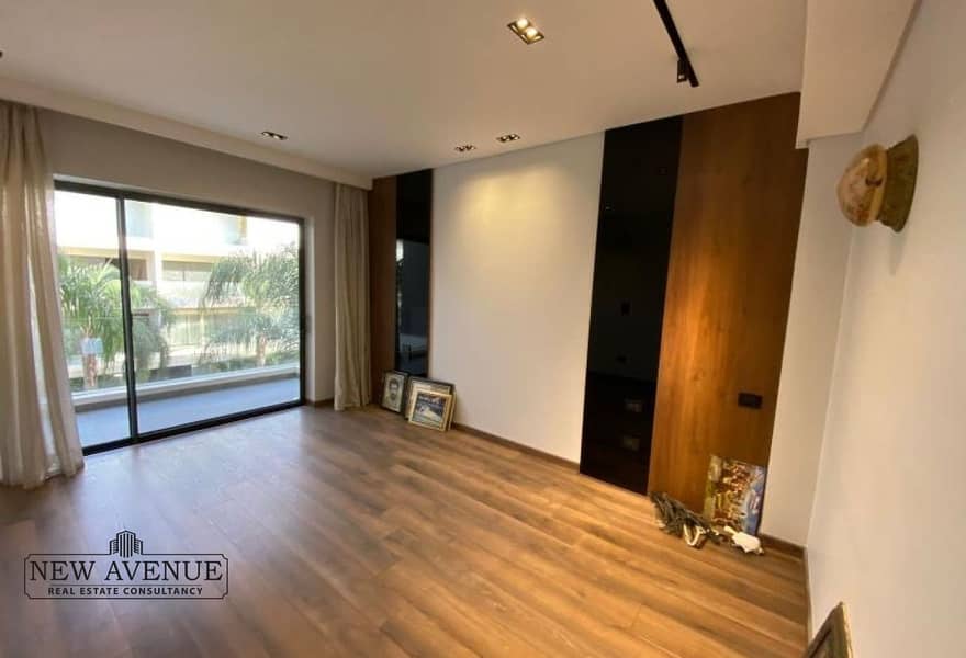 8 f46b8f7d-a62b-4e60-ad7a-d6e5dac2d731. jpg