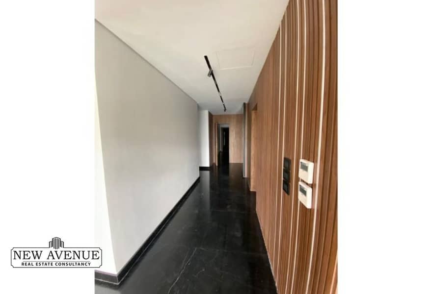 10 4124e146-3e31-4fd9-a588-4db4e9668dc4. jpg