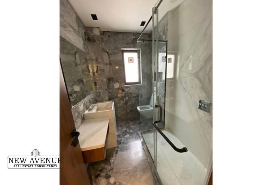 12 ff729f85-eb8d-4eb4-9294-e9621868be26. jpg