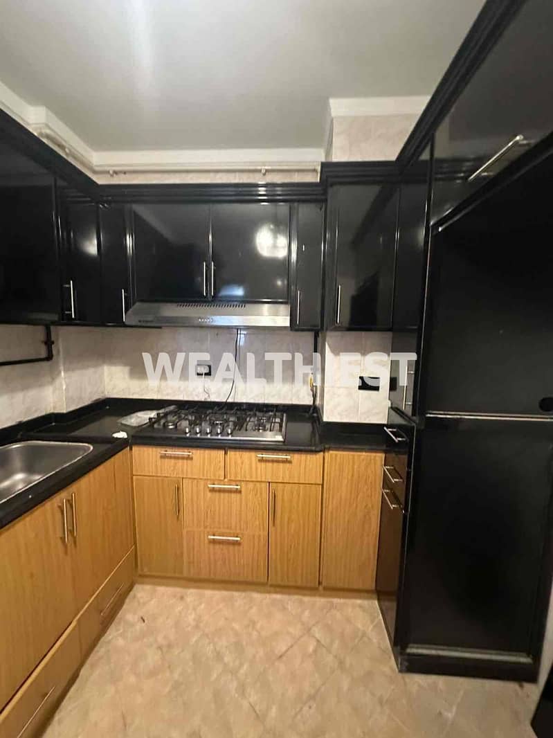 10 713f7f24-c794-45f1-b0c8-4a8b4c7d91b2. jpg