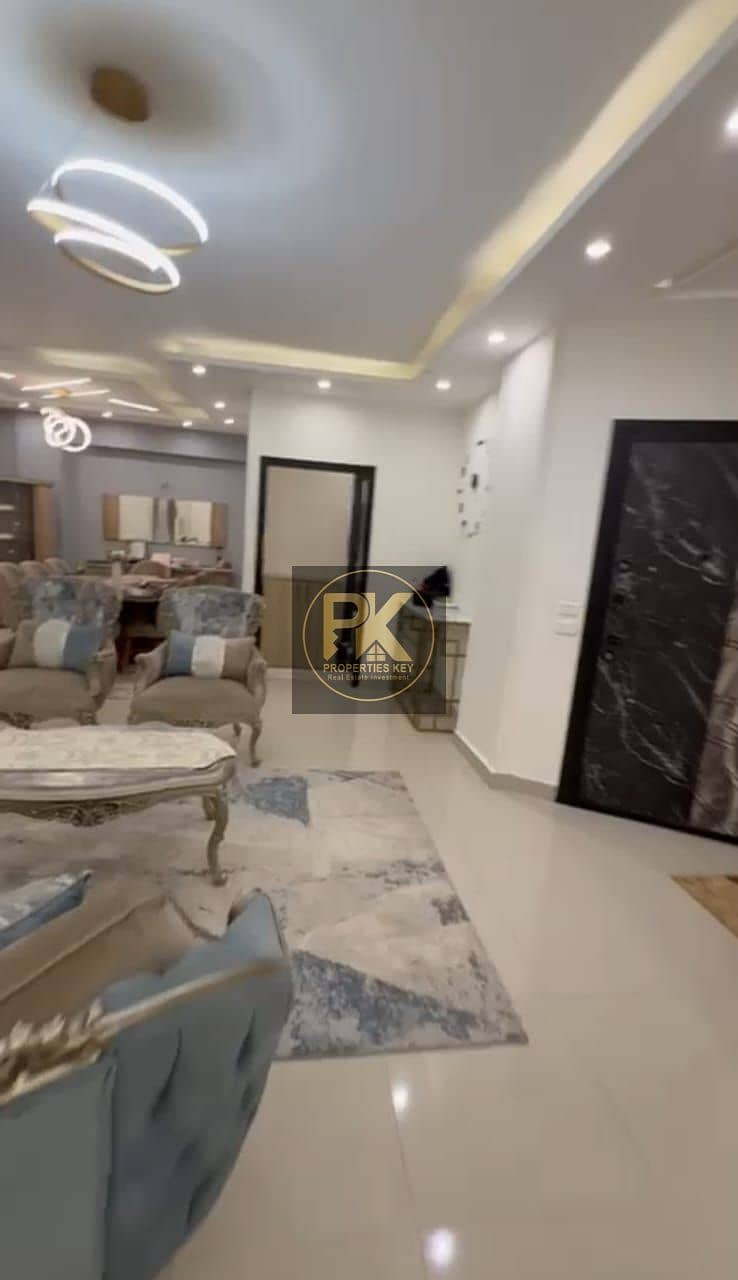 4 0f042e73-bc3f-4567-aa0c-7865bbde7a5c. jpg