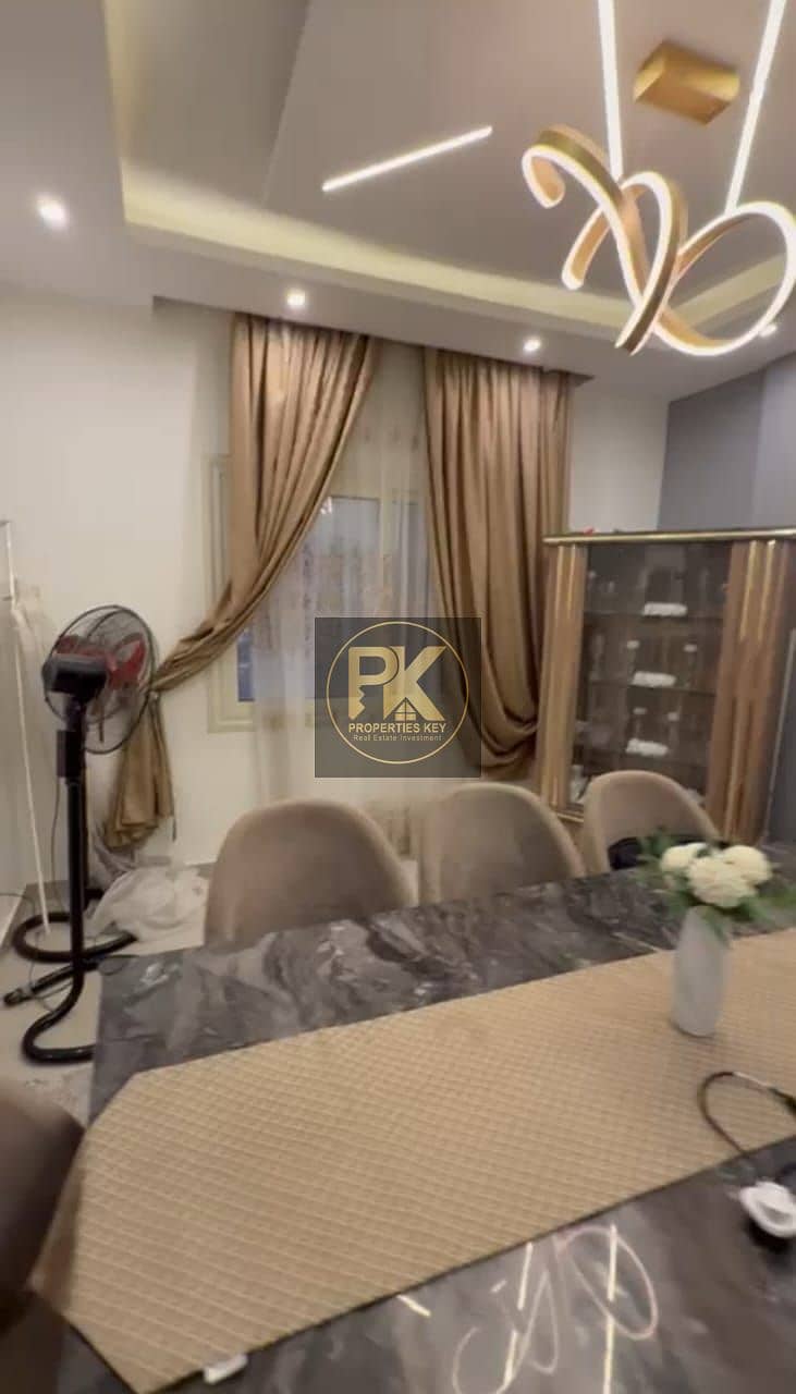 10 5f8899ee-b543-43f1-9f6f-5f2d84817b8f. jpg