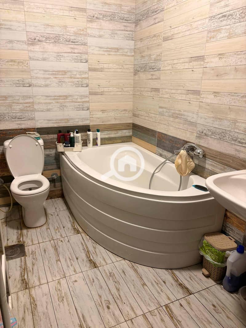 8 fe8bbb39-f1ad-420b-addd-115ff9f9a7ac. jpg