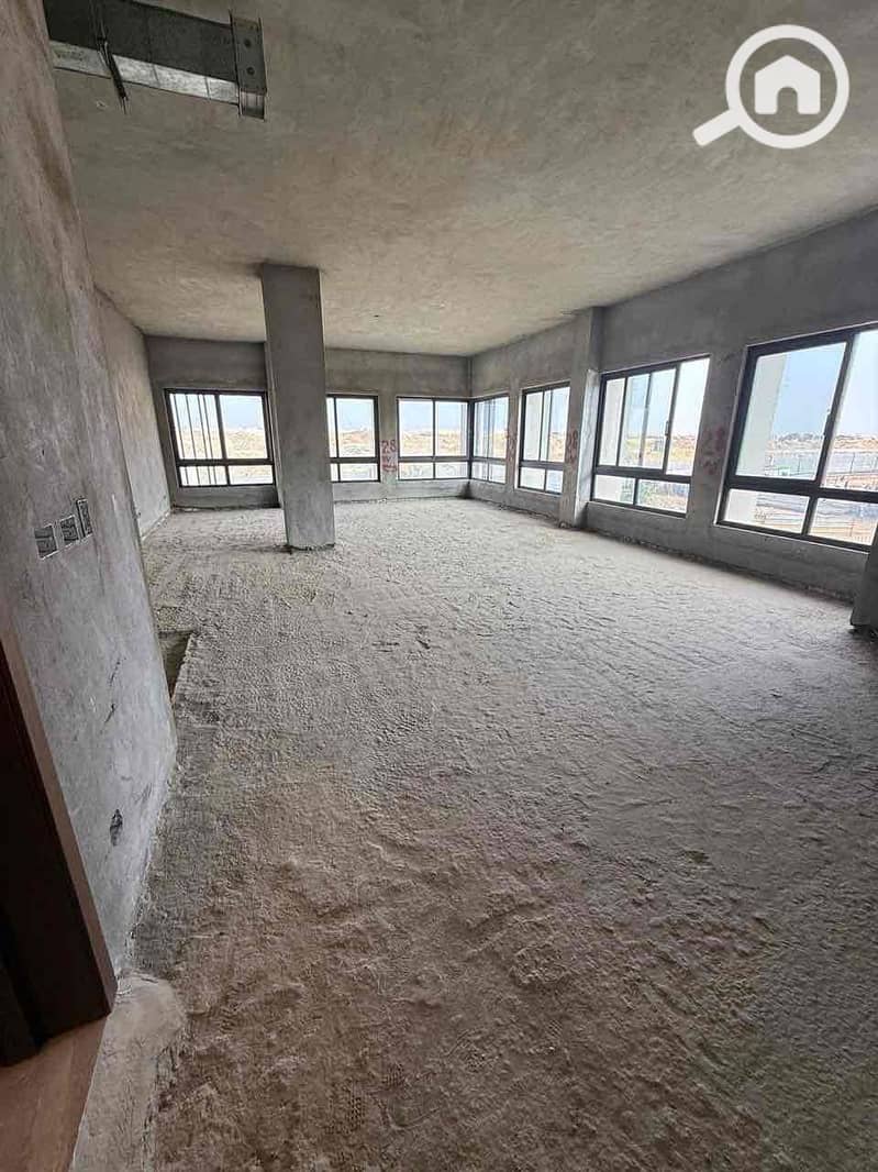 4 c8e0ec16-f6a7-47b3-9482-bc74b049cbbd. jpg