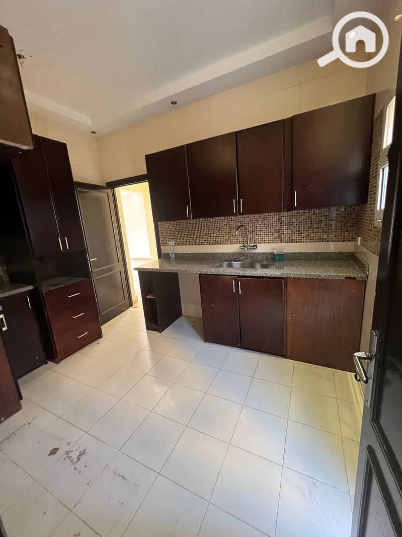 13 155e3796-8ab9-428b-960a-bd649b38659c. jpg