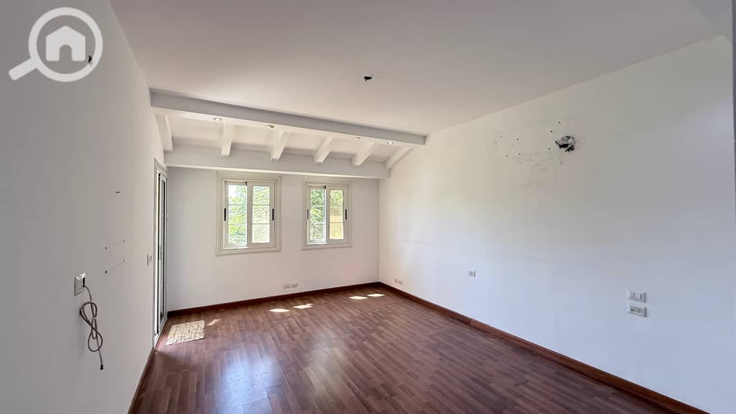 7 8e35046d-57e0-4684-bc9d-227e249e8bc6. jpg