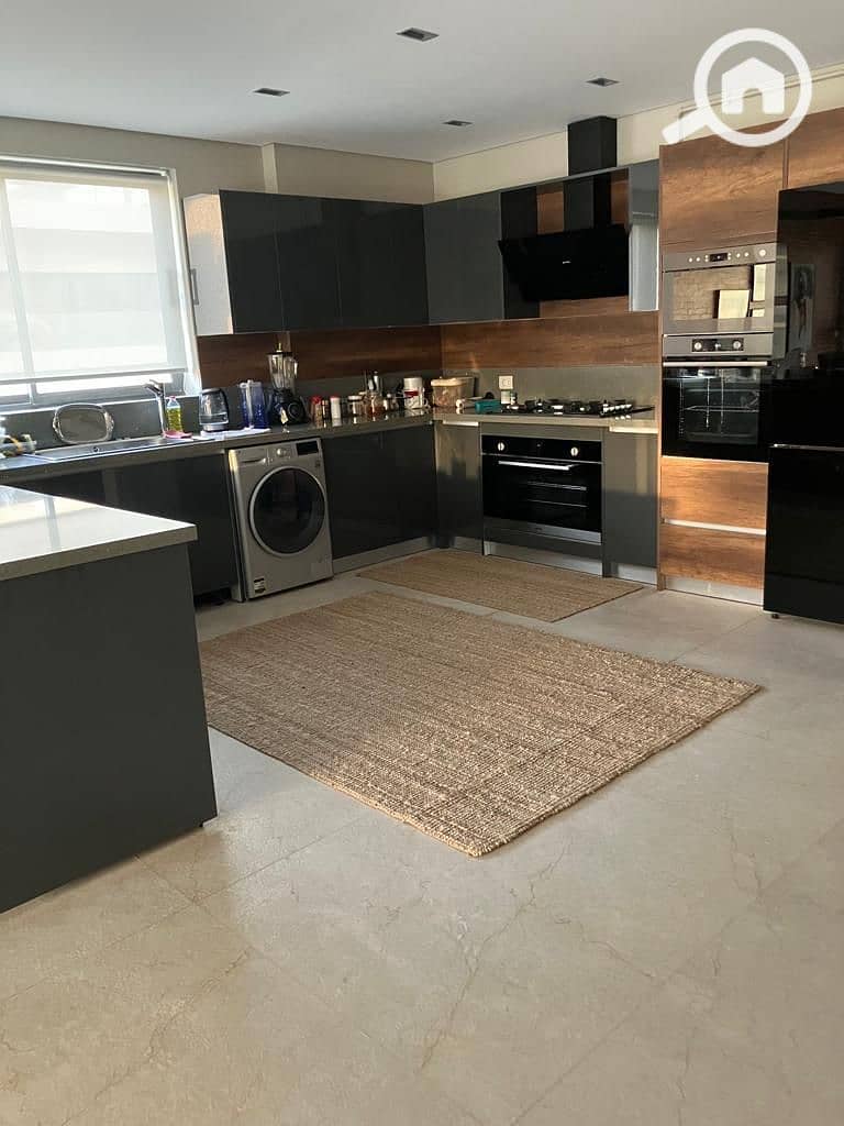 4 8736b50b-b76b-4e3a-88d6-d6a0cff016d3. jpeg