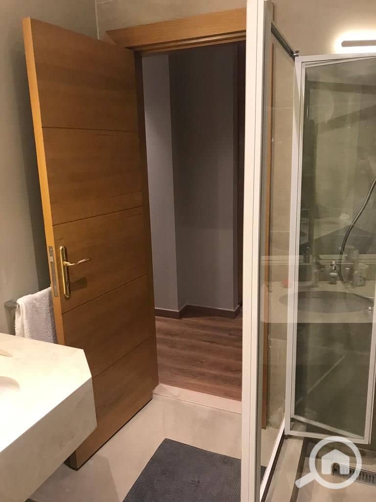 10 987b6e39-1800-4cb5-94d2-16258478ef39. jpeg