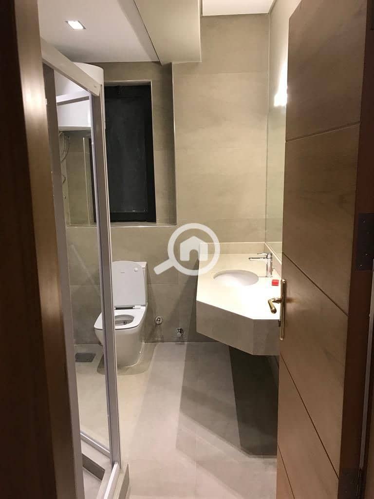 11 4504e704-c96d-4018-9f2d-6ffc3d5d6726. jpeg