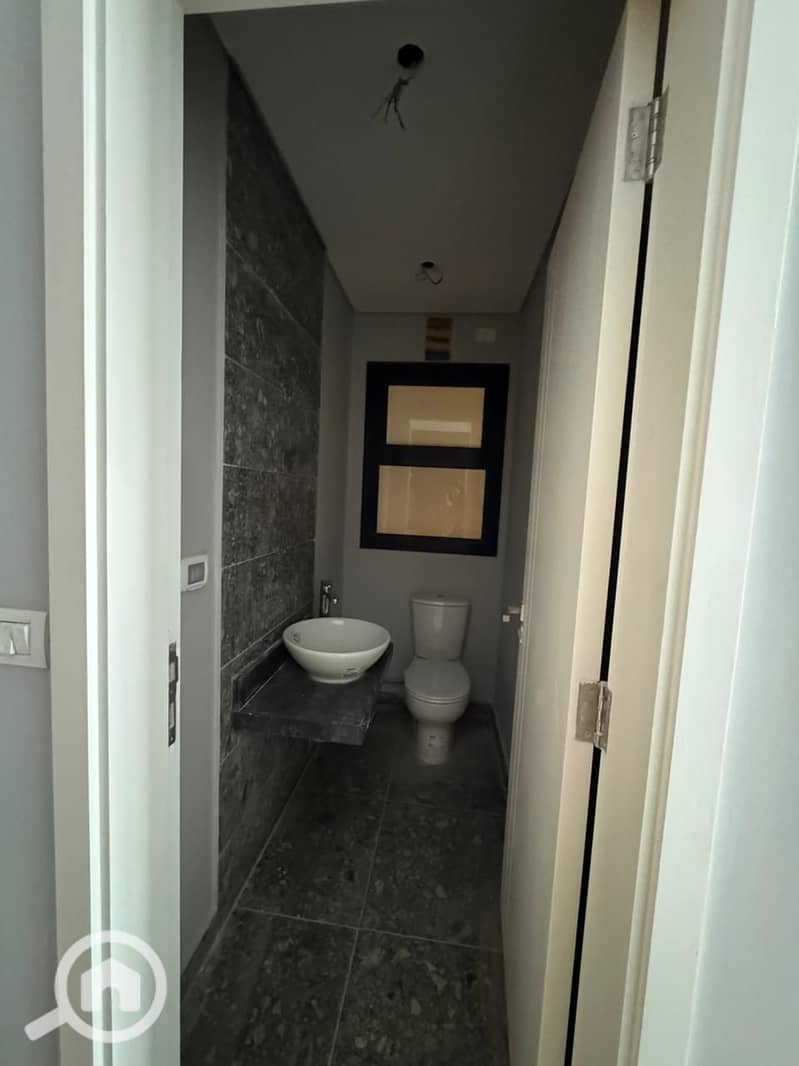 5 WhatsApp Image 2025-12-10 at 12.00. 50_f6cb3b13. jpg