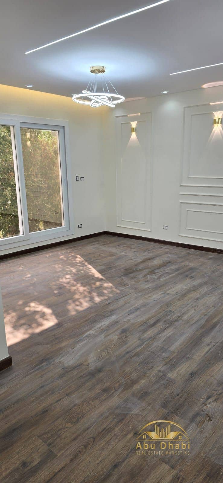 12 461993f2-1b2c-4f7c-b182-57b08b007dbc. jpg