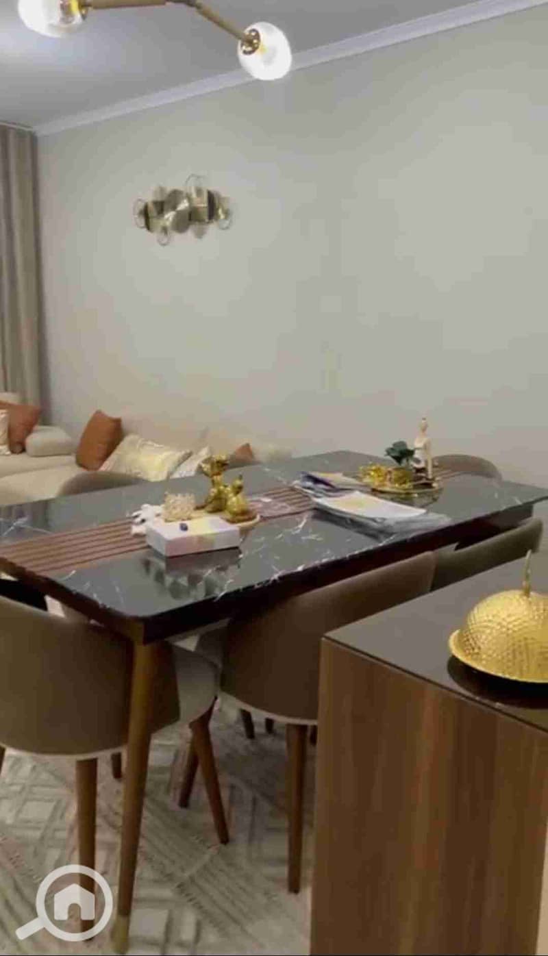 1000598899. jpg 1000598899. jpg