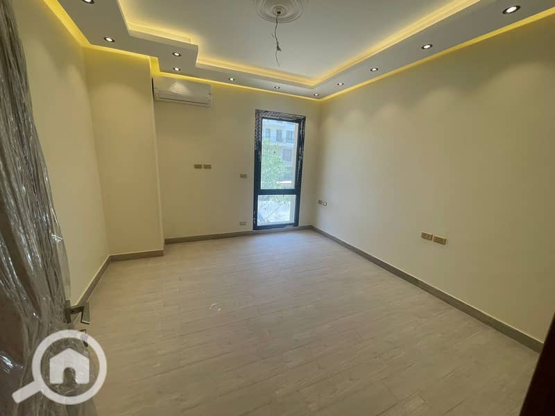 4 cfc277d0-88db-45a7-b849-dc5f1331a538. jpeg