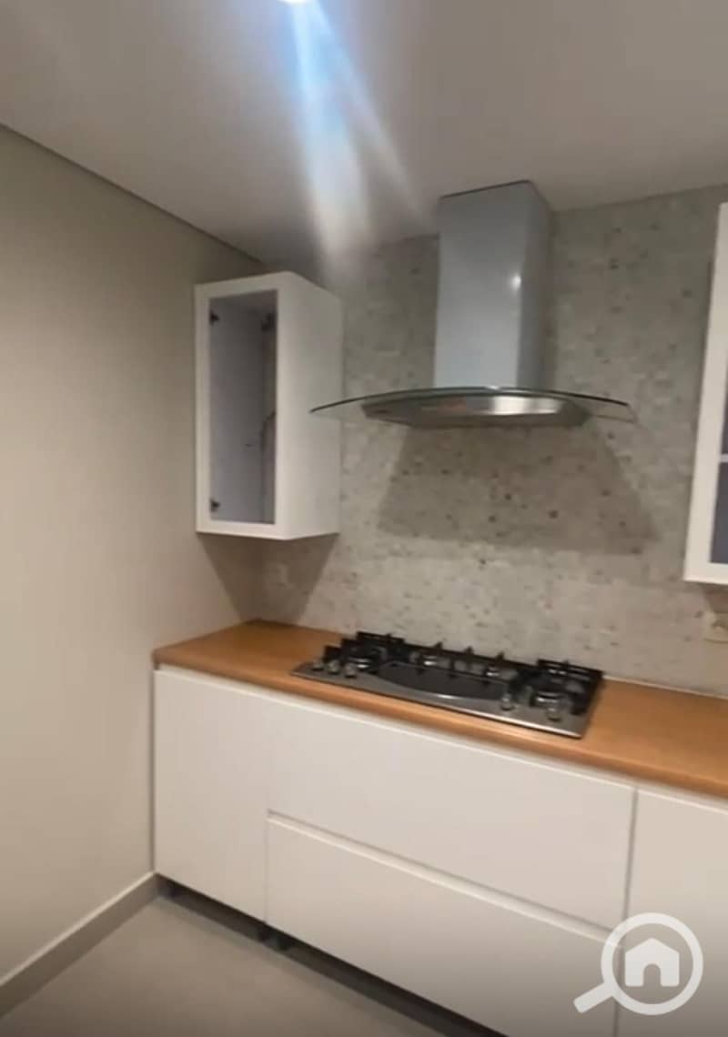 10 b0950dc0-ad68-4048-9d3f-d20e5f68ccd3. jpeg