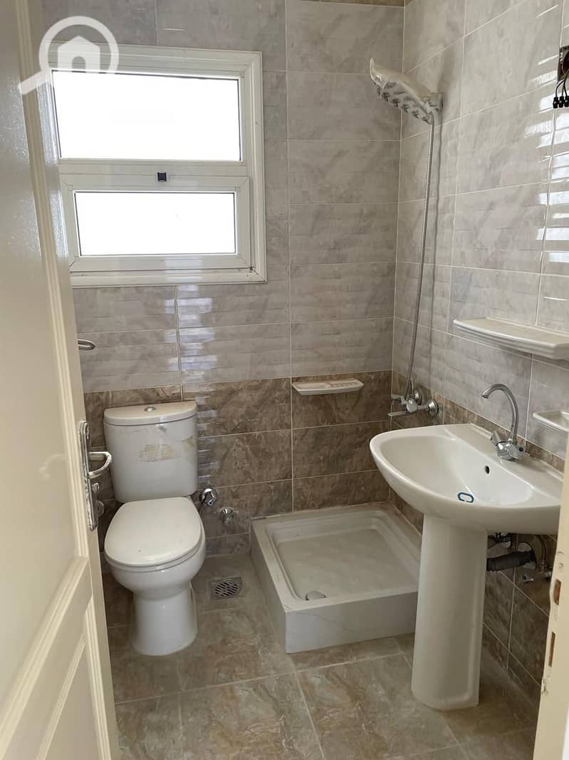 4 21bb841c-d449-4b8f-9541-cb57cdd0b8cc. jpg