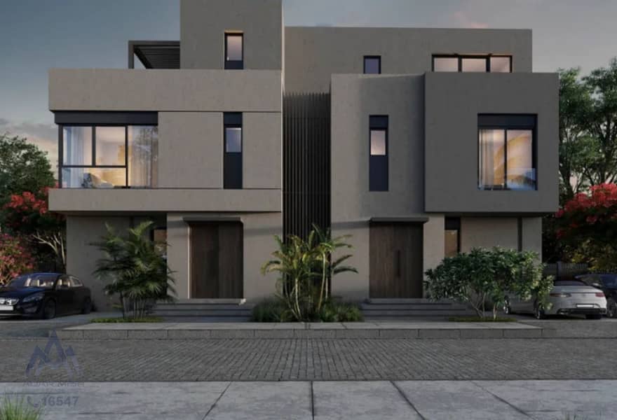 13 e985bc1f-3a63-442f-a5dc-4043e8eebb69. jpg