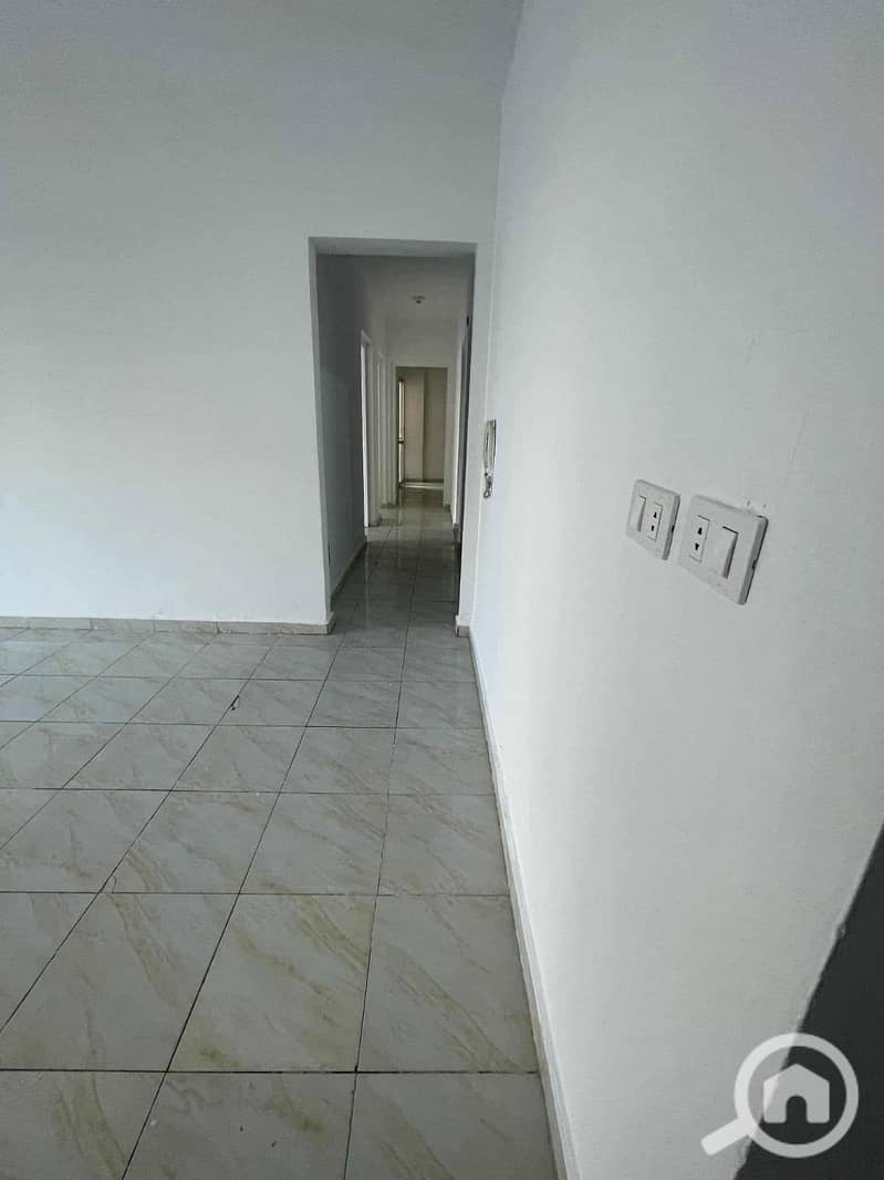 7 65859d5b-8b27-4730-aef1-531e38f985fb. jpeg