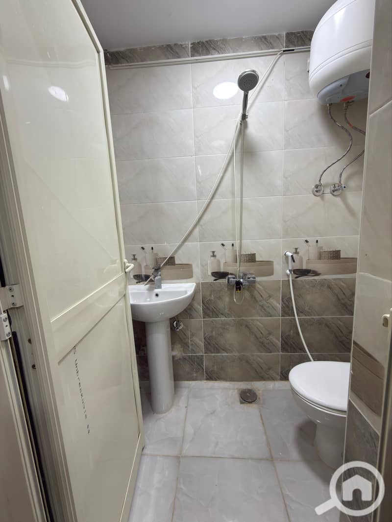 2 72b0fb31-c341-4ae1-8c1c-8aa6c5a1d967. jpg