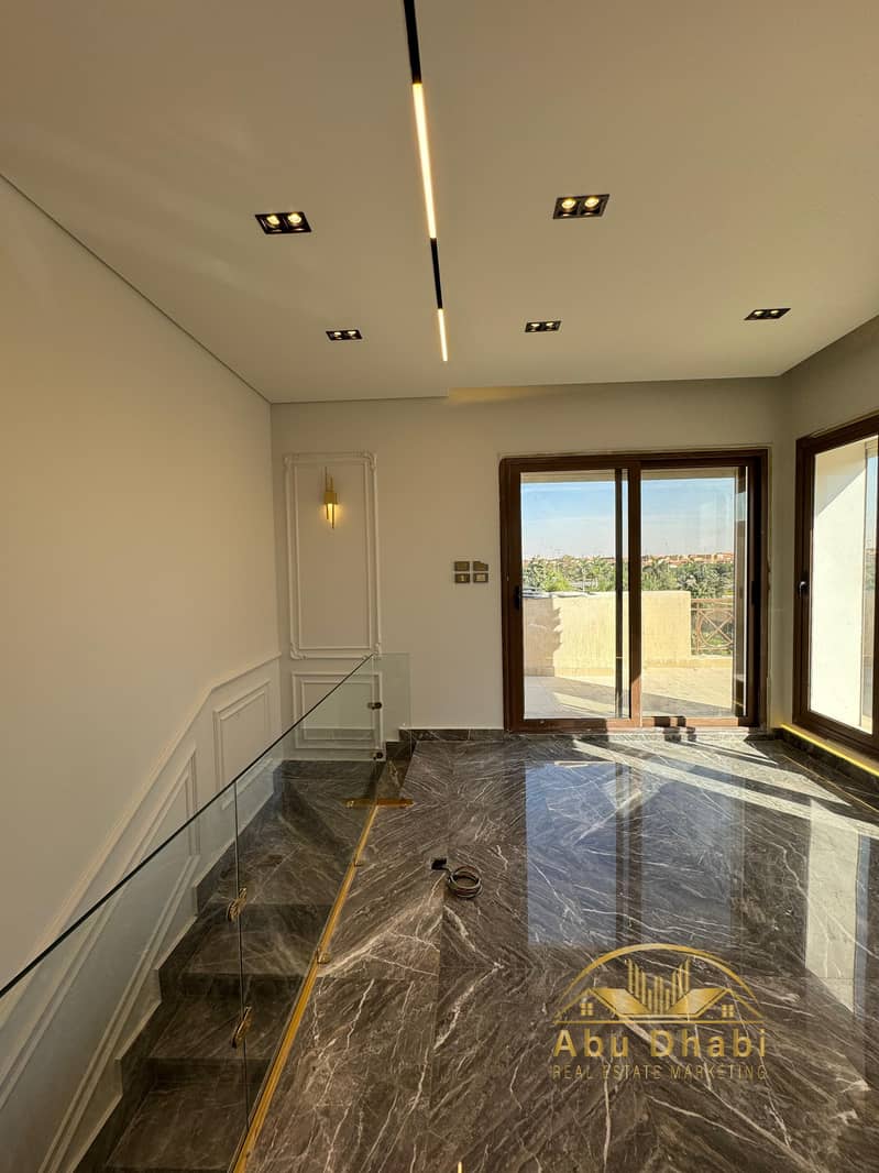 24 75e993a7-987a-48bc-bb1f-a6ff46087214. jpg