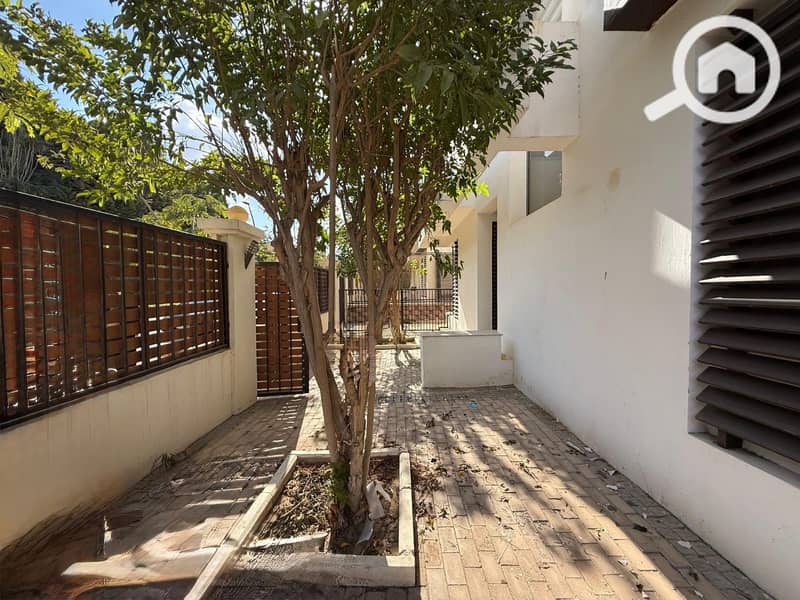 8 debf2f13-d6b0-4761-8589-57077e842d6b. jpeg