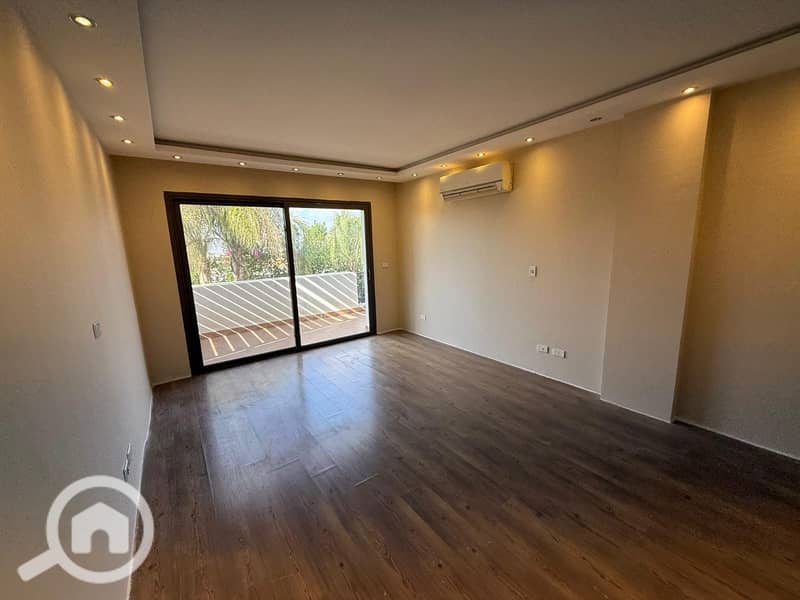 9 e8cdd6f2-f63b-49ef-a6a1-3bc2031a8824. jpeg