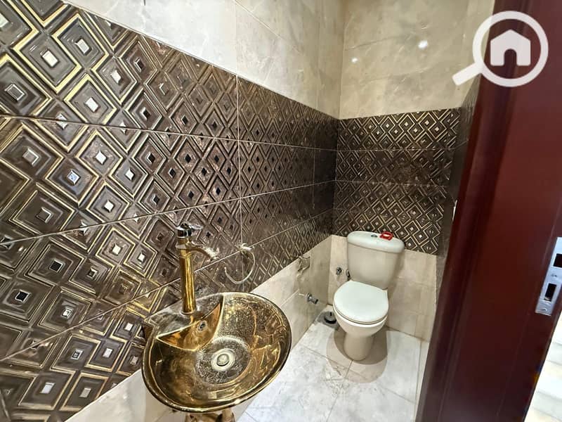 16 57db29eb-1a6e-44f5-bf35-93fbe6d99b04. jpeg