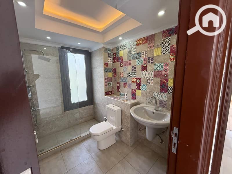 18 0b1e2ca0-18b0-442a-88ef-3b40700e23e8. jpeg