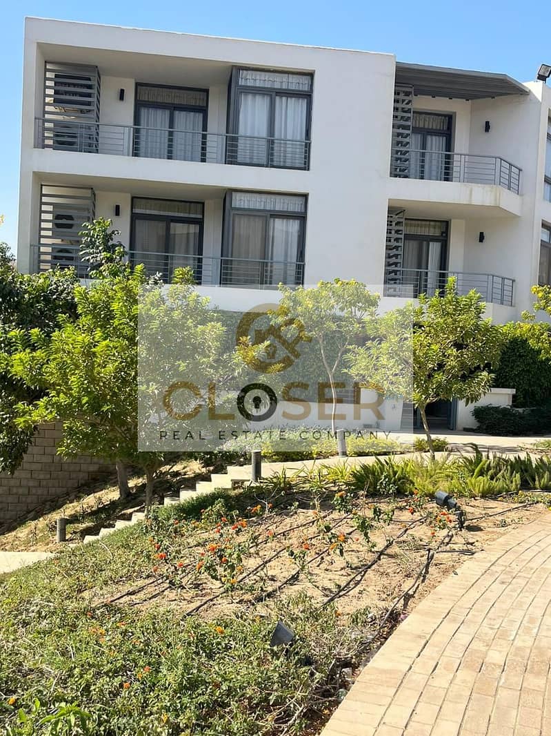 8 09df693c-300f-4fc8-98a4-54b2c6c71e1c. jpeg