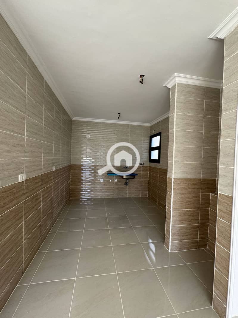 2 9bcd5cdb-db6c-4c33-a756-13055ea178f5. jpeg