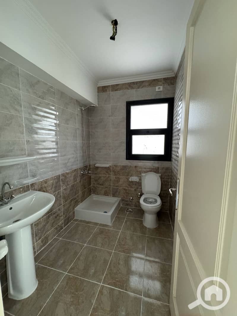 4 0cf526d0-1a5d-4e9b-870b-94f5202558ff. jpeg