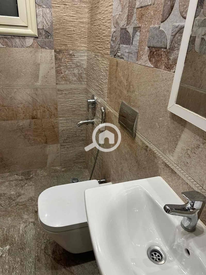 9 92f51c5c-c8d4-4fdc-bac3-0d835b915994. jpg