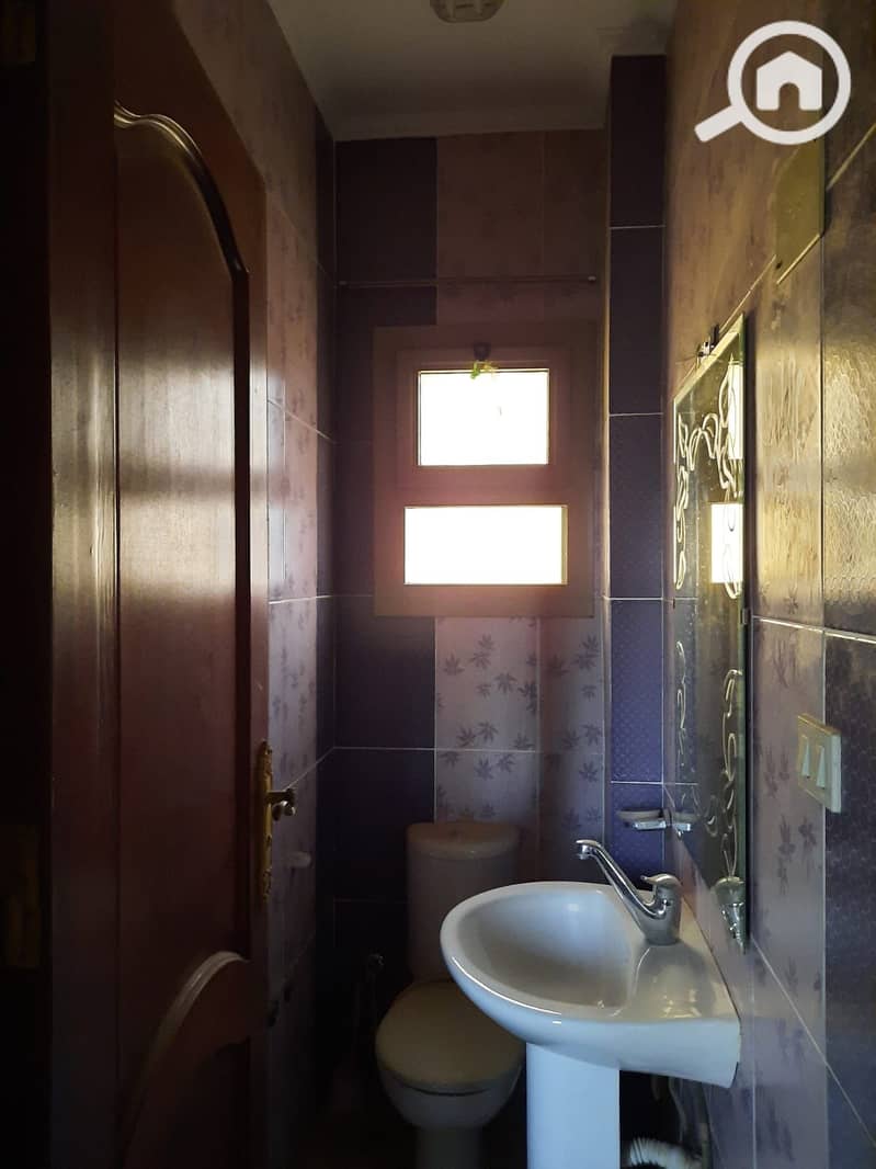 8 f2bd57a3-a1c9-4559-bc6a-472b8be93c5a. jpg