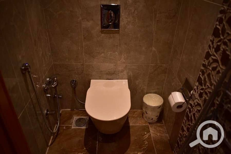 10 892d354e-0e54-460f-935f-c5e4e9a4b955. jpeg