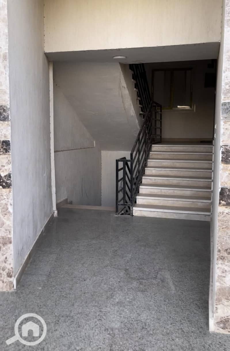 4 825eb4af-c9c9-4ea4-8e44-17a7cacc02c8. jpg