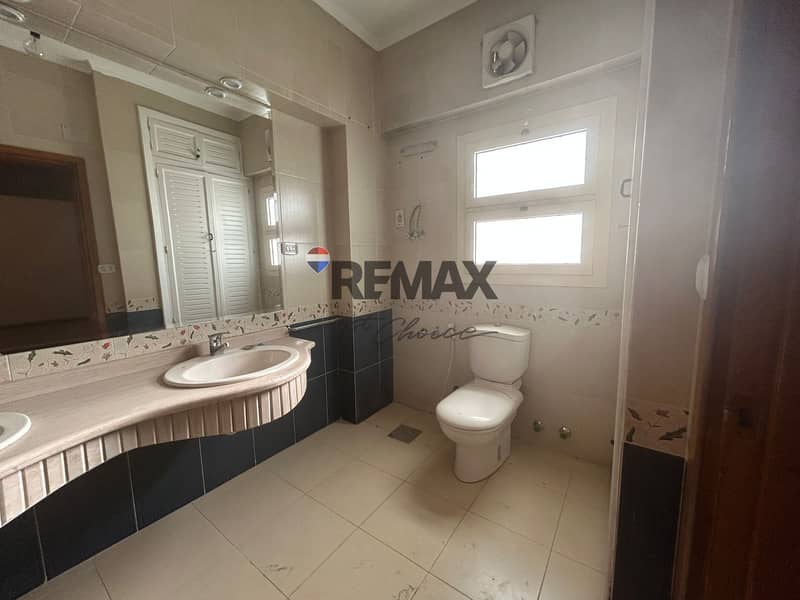 6 PHOTO-2025-11-03-16-11-29 2. jpg