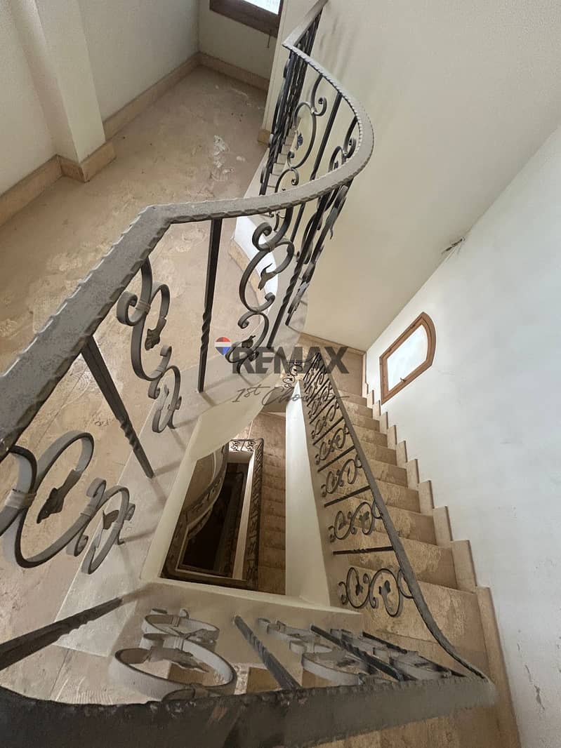 11 PHOTO-2025-11-03-16-11-28 3. jpg