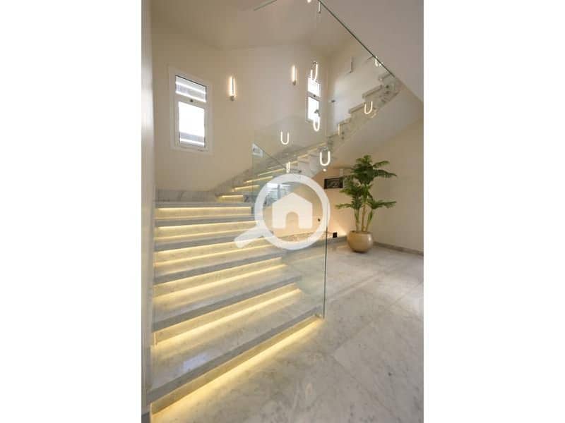 10 7215a33e-ac8b-49c7-b9f8-dec0d263bd40. jpg