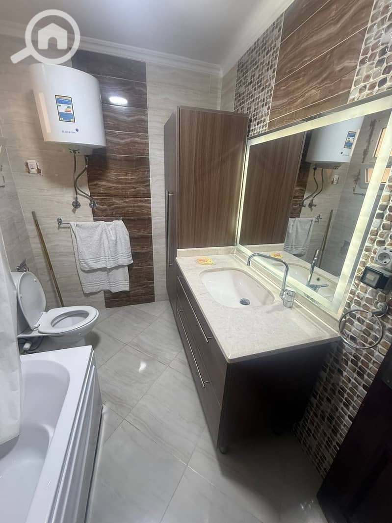 8 7769d03b-acad-404b-97e7-52e0c167eb02. jpeg